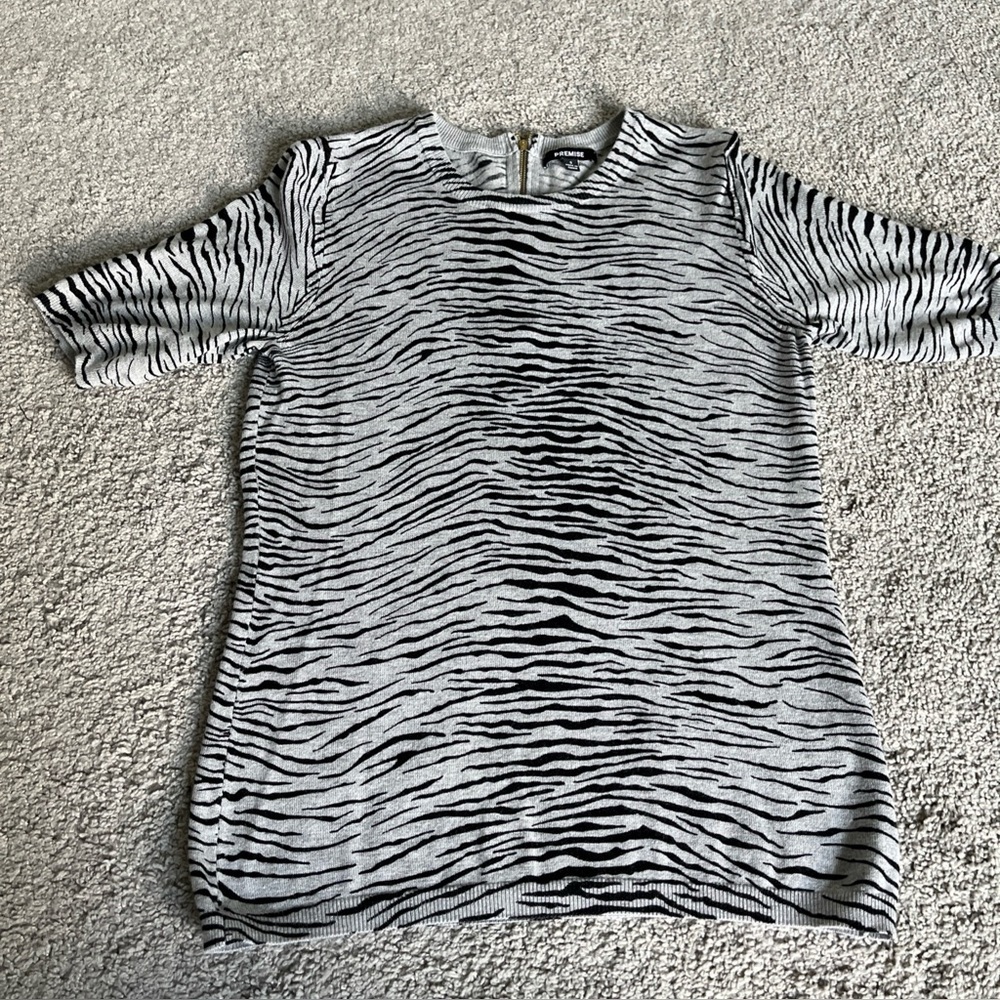 Premise 3/4 Sleeve Zip Back Sweater-Size S